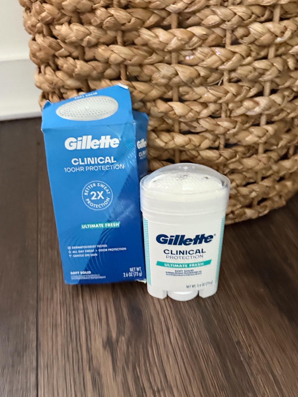 Gillette Clinical Soft Invisible
Solid Ultimate Fresh Deodorant 2.6 oz new